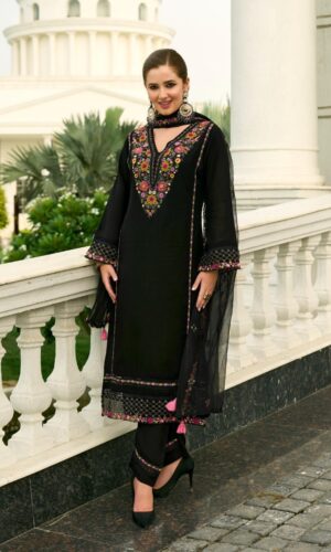 Hand-Worked Black Mull Chanderi Kurti & Lace-Detailed Pant Set