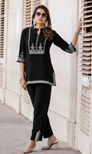 Artistry Black Hand-Embellished Viscose Print Ensemble
Small Fit