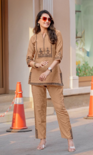 Premium Slub Fabric With Signature Detailing
Small Fit