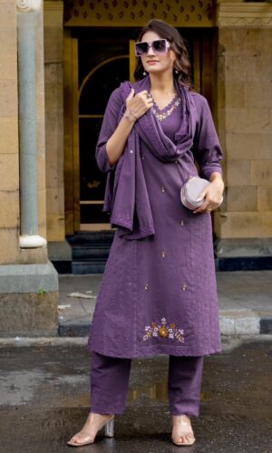 Intricate Thread-Work Cotton Set With Shawl
