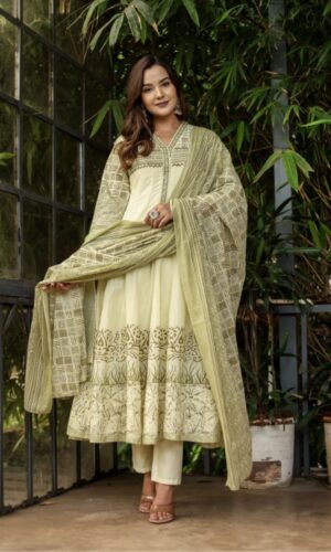 Artisanal Soft Green Mul Cotton Ensemble With Bead Detailing